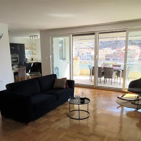 Διαμέρισμα Moderne In Mit Whirlpool