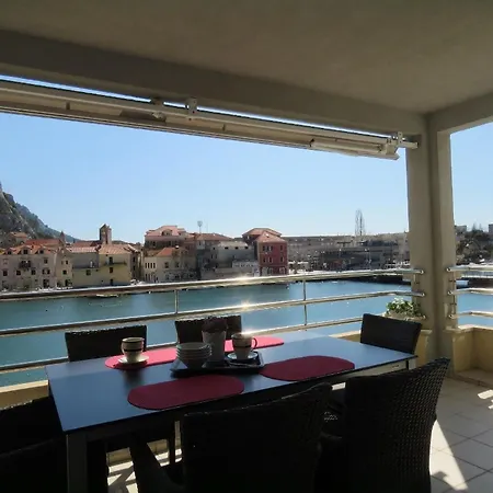 Moderne In Mit Whirlpool Διαμέρισμα