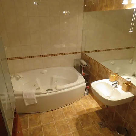 Moderne In Mit Whirlpool * Omiš